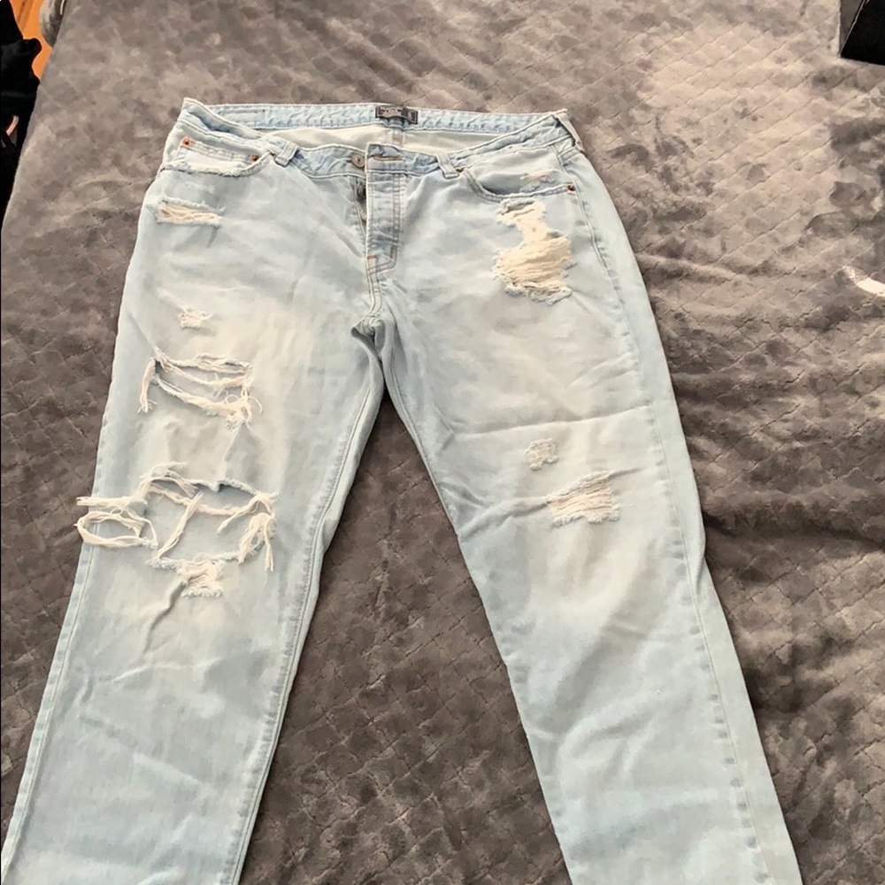 Abercrombie & Fitch Slim Boyfriend fit, low rise.